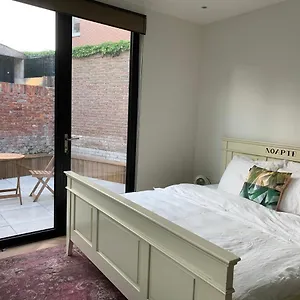 Charming Private Air By The Apartment